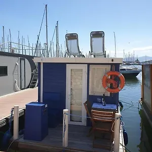  Bateau-hôtel Houseboat